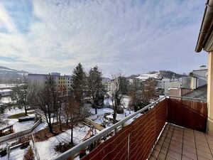 Helle 4-Zimmer-Dachgeschosswohnung mit Terrasse & TG-Platz