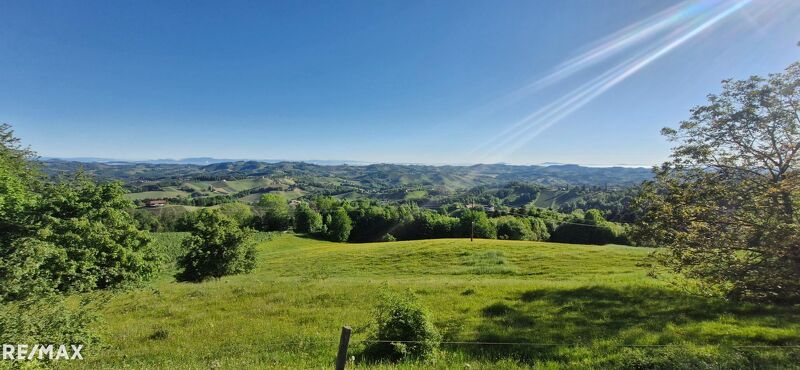 Südsteirisches Weinbergpanorama mit großzügiger Landwirtschaft