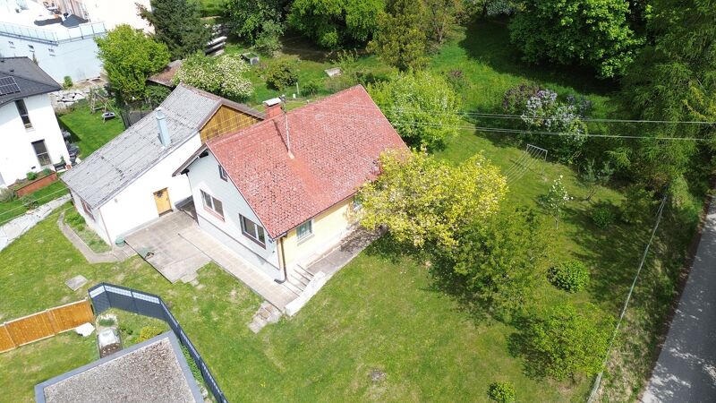 Älteres Haus mit Nebengebäude und Garage. Herrlicher Gebirgsblick SONDERPREIS