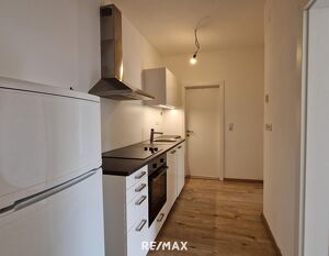 Trendig-sanierte 2,5-Zimmer-Wohnung mit Balkon in zentraler Lage