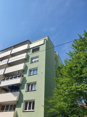 Zentrale Lage, Fernblick, Einbauk&uuml;che, 2 R&auml;ume