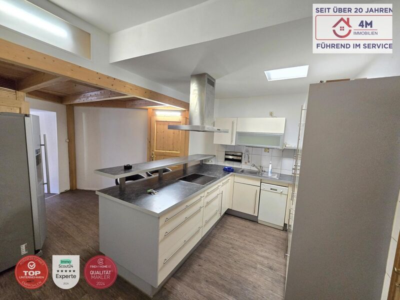 NEUE PREIS !!! Charmante 4 Zimmer - Wohnung  auf 105m&sup2; mit separater K&uuml;che und eigenem Hof in top Lage 1110 Wien