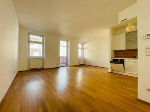 Helle 3-Zimmer-Wohnung mit hofseitigem Balkon