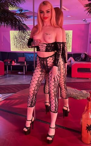 ANGI 20 �VERSAUTES TEENYGIRL