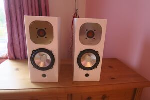 2 Lautsprecher von Intonation