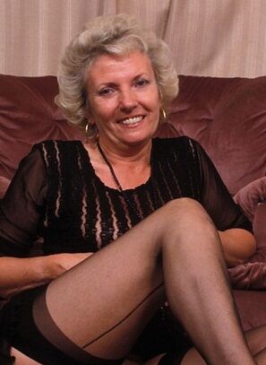 61j&auml;hrige humorvolle Frau sucht Beziehung mit Pfiff