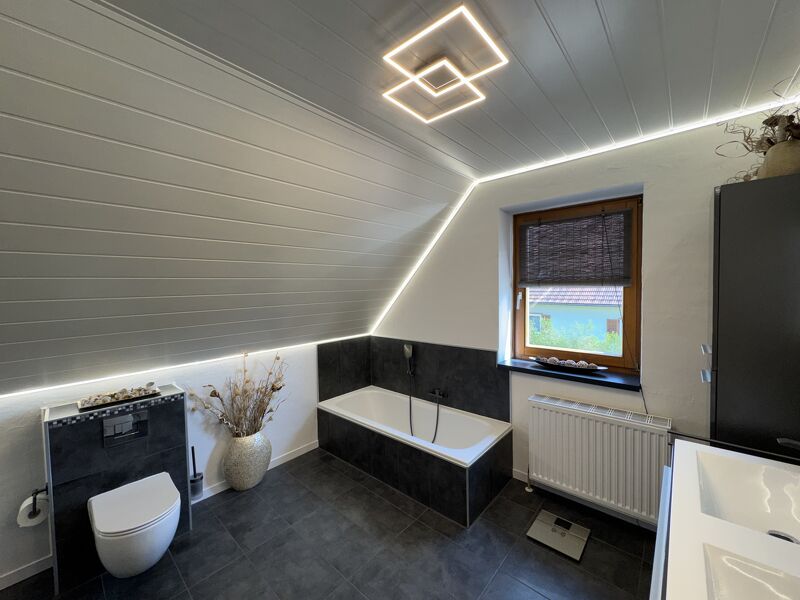 TOPANGEBOT ! STILVOLL MODERNISIERTES EINFAMILIENHAUS MIT SCHWIMMBEREICH IN RUHIGER SONNENLAGE