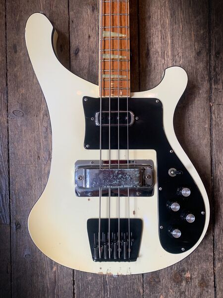 Rickenbacker 4001 Bass in weißer Ausführung