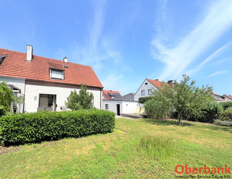 GEMÜTLICHES WOHNHAUS MIT WUNDERSCHÖNEM GARTEN IN RUHIGER STADTLAGE