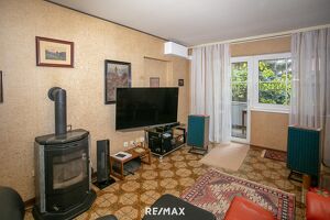 Gro&szlig;z&uuml;gige 3-Zi-Wohnung mit Loggia & Stellplatz in Mautern ? Adaptierungsbedarf!