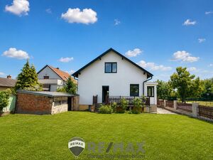 "StoP: FriscH SanierteS ZuhausE & SonnigeM GarteN in WEIGELSDORF!"