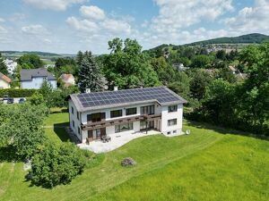 GROSSES HAUS IN ZENTRALER LAGE