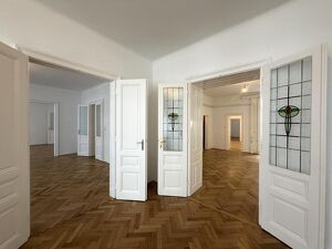 Repr&auml;sentatives Altbaub&uuml;ro in der Wiener Innenstadt // Prestigious Office in a Historic Viennese Building in Vienna?s City Centre //