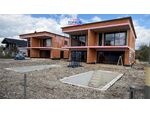 ***PROVISIONSFREI*** Schl&uuml;sselfertige Luxus-Doppelhaush&auml;lfte mit Pool, Panorama-Glasfronten und traumhafter N&auml;he zur Traun - Haus 2