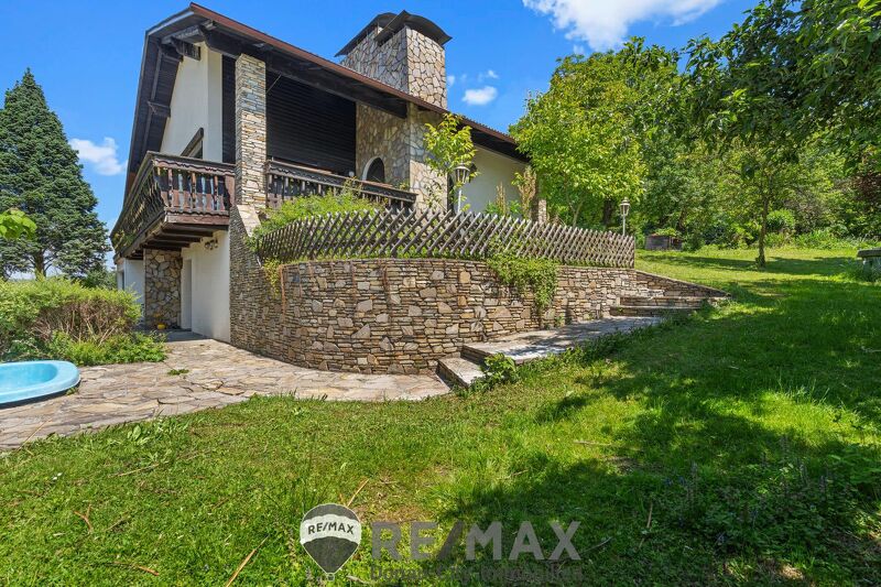 "GRÜNOASE MIT FAMILIENHAUS UND EINZIGARTIGER SONDERWIDMUNG/BETRIEBSBEREICH (EHEM. HEURIGEN) IN STEPHANSHART "