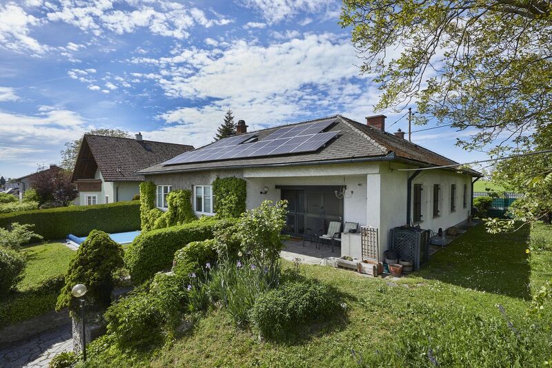 Wohnhaus mit Garten, Pool & Blick bis ins Gebirge! Besichtigungstermine finden am 30. Juli 2026 statt.
