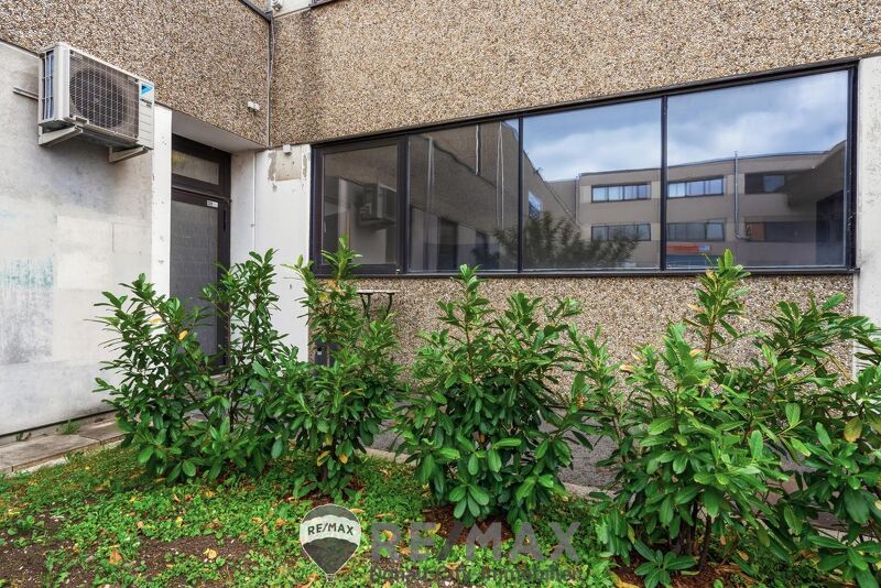 "B&uuml;ro und Lagerfl&auml;che- nahe Laxenburgerstra&szlig;el!"