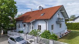 "Wohnkomfort auf mehreren Ebenen - mit gro&szlig;em Garten & Garage"