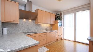 Ruhige 3-Zimmer-Wohnung mit 2 Balkonen und Tiefgaragenparkplatz