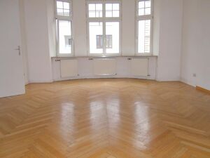 Gro&szlig;e 5-Zimmer-Wohnung mit Balkon - WG-tauglich - verf&uuml;gbar ab November 2026