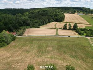 Gro&szlig;z&uuml;giges Baugrundst&uuml;ck in leichter Hanglage ohne Bauzwang im "Apfeldorf Kukmirn" im S&uuml;dburgenland