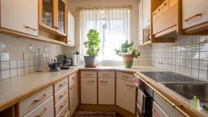 Gro&szlig;z&uuml;gige 3 Zimmer Wohnung mit Blick ins Gr&uuml;ne