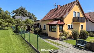 Sanierungsbed&uuml;rftiges Einfamilienhaus mit Werkstatt und Carport