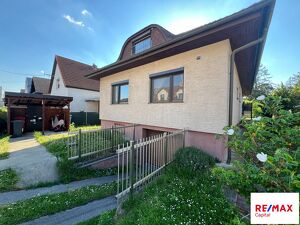 Traumhaftes Einfamilienhaus mit Keller und 500m&sup2; Eigengrund in Kapellerfeld