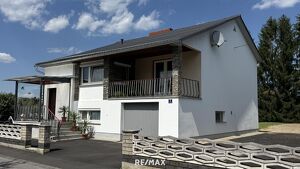 Charmantes Einfamilienhaus mit Burgblick, Garten in zentraler Lage von G&uuml;ssing