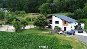 **Traumhaftes Einfamilienhaus mit Pferdestall, Koppel und gro&szlig;em Grundst&uuml;ck in Bocksdorf**