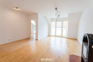 Gut geschnittene 3 Zimmer Dachgescho&szlig;wohnung in ruhiger Innenhoflage mit Balkon