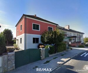 Modernisiertes Einfamilienhaus mit Sauna, Doppelcarport, zwei Garagen und Nutzwasserbrunnen in zentraler Lage