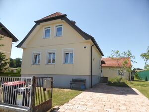 Zweifamilienhaus in ruhiger Wohnlage mit sehr guter Anbindung