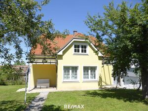 Gem&uuml;tliches Einfamilienhaus mit drei Nebengeb&auml;uden in Waldrandn&auml;he