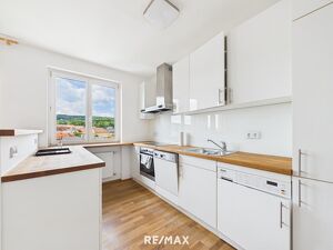 Gro&szlig;z&uuml;gige 2-Zimmer-Wohnung mit Loggia im Zentrum