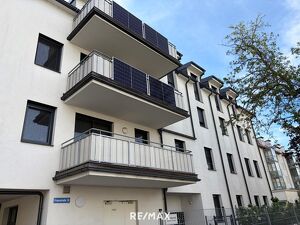 Neuwertige 3-Zi-Wohnung in Bad V&ouml;slau mit 2 Balkonen, Terrasse & 2 Garagen!