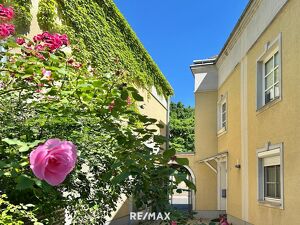 Ger&auml;umiges gut ausgestattetes Reihenhaus mit Parkplatz