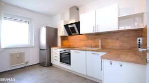 Einziehen und wohlf&uuml;hlen ? helle 2-Zimmer-Wohnung mit Loggia und Parkplatz