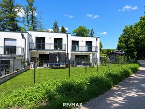 Modernes Reihenhaus mit Garten und zwei Stellpl&auml;tzen in begehrter Lage von Baden
