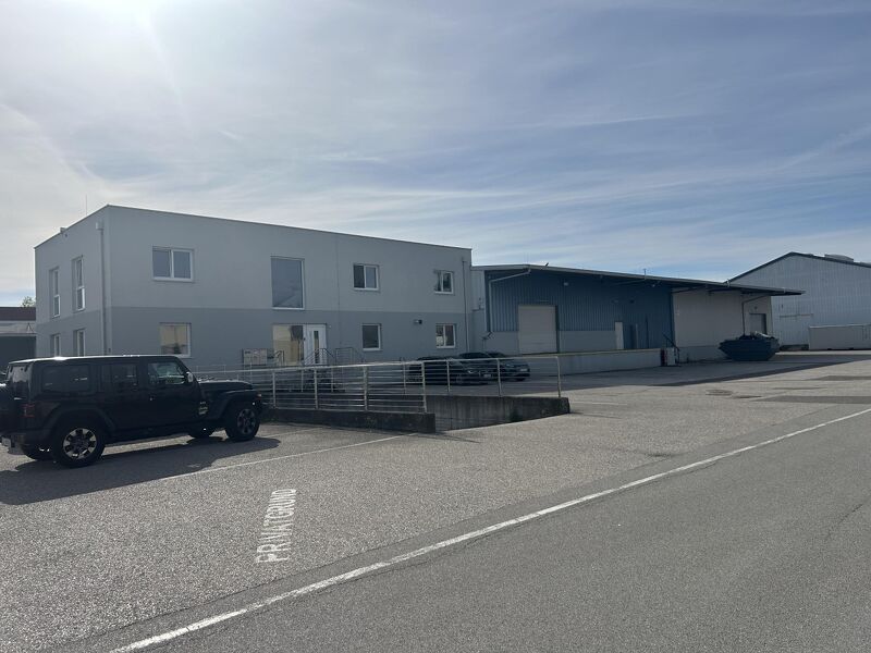 1050 m&sup2; Halle, 200 m&sup2; B&uuml;ro, 24 Stundenzufahrt eigene Tankstelle. Ideal f&uuml;r eine Spedition SOFORT VERF&Uuml;GBAR