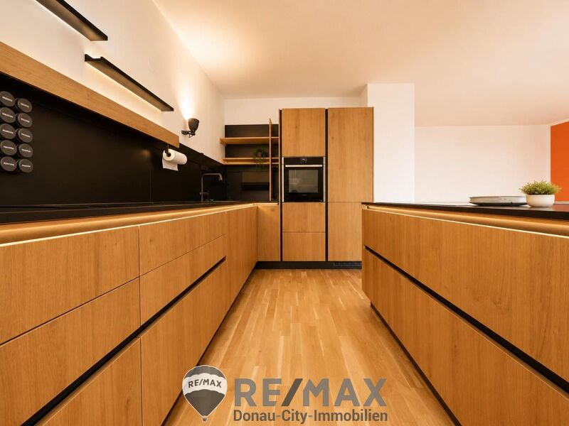 "Designk&uuml;che mit K&uuml;cheninsel | 3 Zimmer | Hochwertig saniert | Loggia | U1 Troststra&szlig;e"