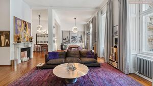Exklusive  vollm&ouml;blierte Designer-Altbauwohnung mit Lift direkt in die Wohnung & Parkblick