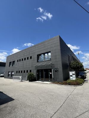 2 attraktive B&uuml;rofl&auml;chen erweiterbar > Lager-/B&uuml;rofl&auml;che mit ca. 153 m&sup2;