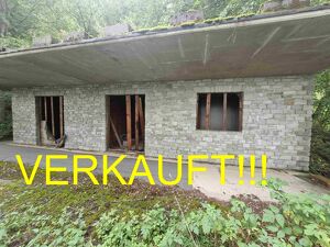 Sonniger, ruhiger Baugrund mit fertigem Keller und Baubewilligung!
