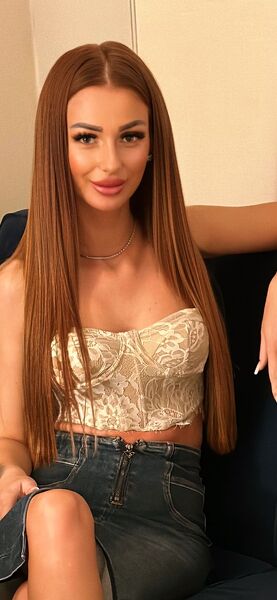 ANNA    FEUCHT UND GEIL