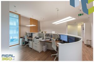 Hochwertige B&uuml;rofl&auml;che f&uuml;r B&uuml;ro- oder Praxisgemeinschaften zu vermieten.