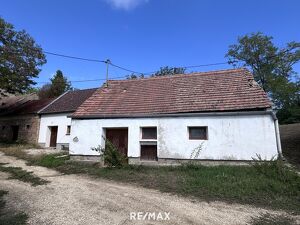 Traditionelles Presshaus mit historischem Keller in Altlichtenwarth