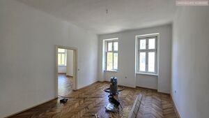 Sanierungsbed&uuml;rftige Altbauwohnung direkt beim Hugo-Gottschlich Park - U6 N&auml;he!!