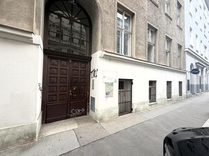 Vielseitig nutzbares Halbkellerlokal in zentraler Lage des 2. Bezirks // Versatile Semi-Basement Commercial Unit in a Central 2nd district location /