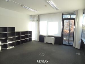 Hervorragende Lage in Schwaz: Zwei moderne B&uuml;rofl&auml;chen im INN-Office mit ca. 124m&sup2; und ca. 216m&sup2;  - einzeln oder gemeinsam anmietbar - gelangen zur..